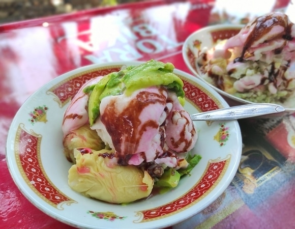 Не только пломбир: как мороженое из лука, грибов и оливок стало главным трендом в ресторанах