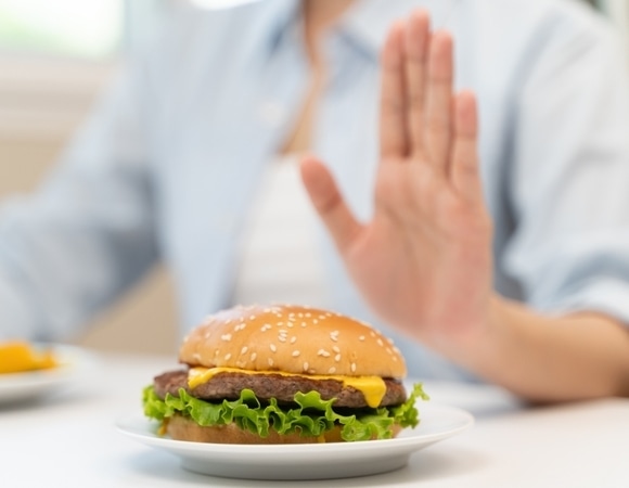 Можно, но осторожно: гастроэнтеролог рассказала, как есть фастфуд без вреда для здоровья Можно, но осторожно: гастроэнтеролог рассказала, как есть фастфуд без вреда для здоровья