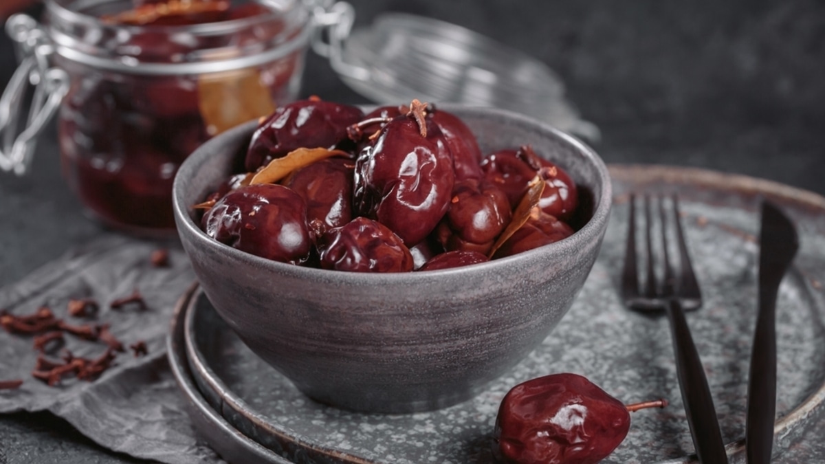 Лучше оливок: как приготовить пряные маринованные сливы — хит любой сырной тарелки