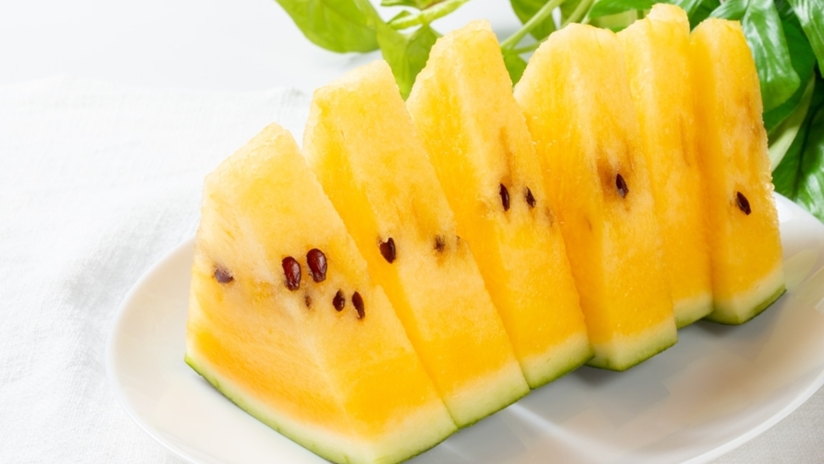 Сладкий, хрустящий, с нотками манго: чем желтый арбуз принципиально отличается от красного