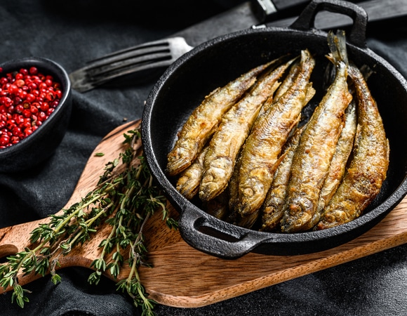 Забудьте про жирные брызги: этот гениальный трюк позволит жарить мойву хоть каждый день Забудьте про жирные брызги: этот гениальный трюк позволит жарить мойву хоть каждый день