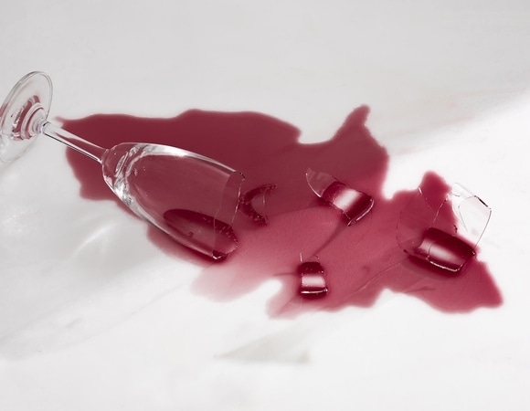 Это аллергия на алкоголь, а не просто похмелье: 7 тревожных признаков