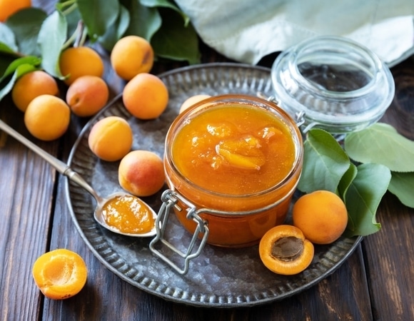 "Тот самый" рецепт из детства: как сварить густое абрикосовое варенье с дольками "Тот самый" рецепт из детства: как сварить густое абрикосовое варенье с дольками