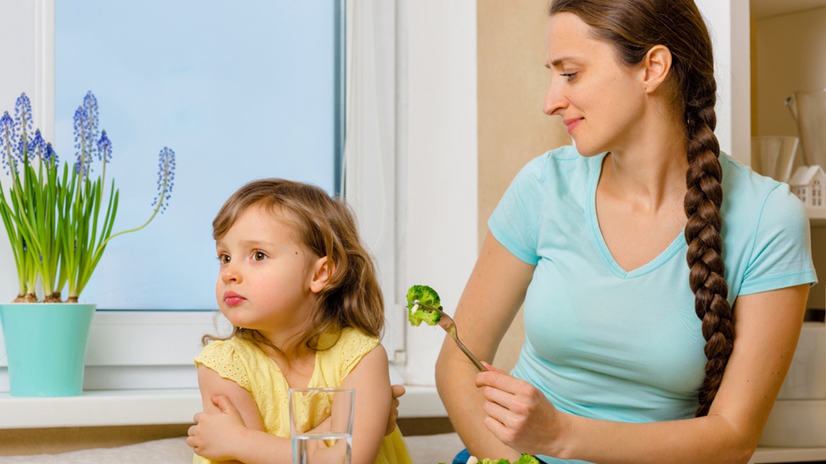 “Пока не доешь — не выйдешь”: как на самом деле накормить детей с пользой