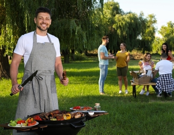 Еда на жаре: эксперт Роспотребнадзора объяснил, как салат за 2 часа превращается в яд