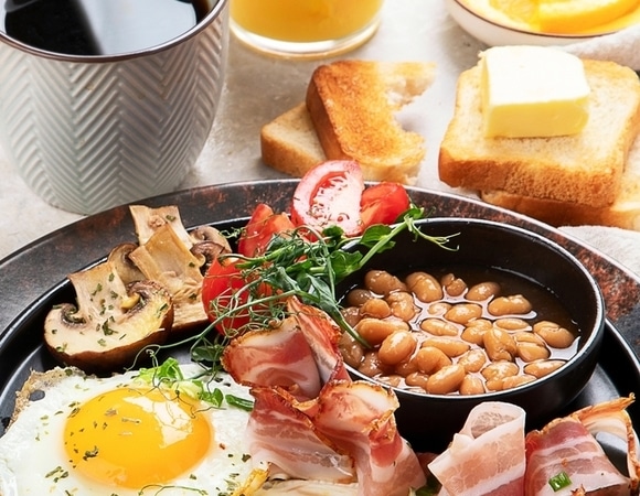 Диетологи назвали самый вредный завтрак: это не яичница с беконом и даже не сладкие хлопья Диетологи назвали самый вредный завтрак: это не яичница с беконом и даже не сладкие хлопья