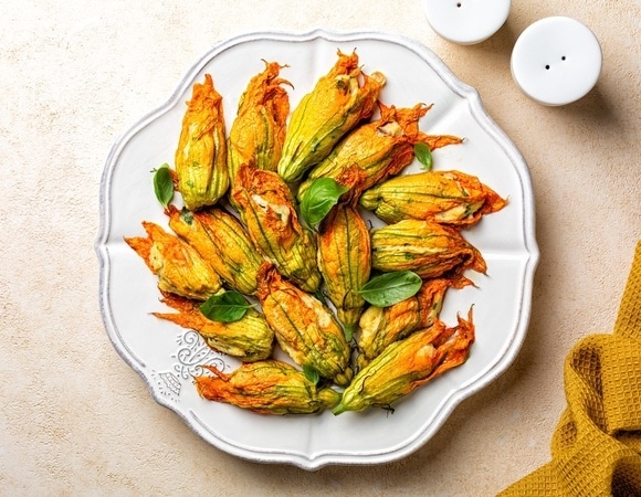 Съедобная красота: зачем в рационе цветки кабачков и как их готовят шеф-повара