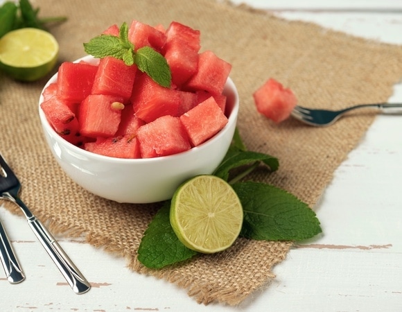 Как нарезать арбуз? Проверили популярные способы и выбрали лучшие Как нарезать арбуз? Проверили популярные способы и выбрали лучшие