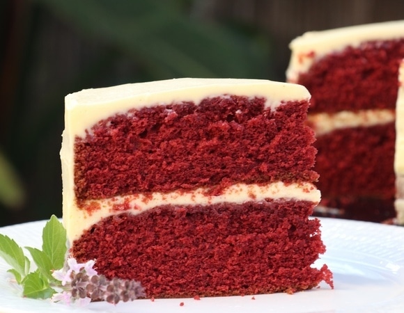 Чем окрашивают коржи для "Красного бархата"? Сверились с рецептом, по которому торт всегда получается