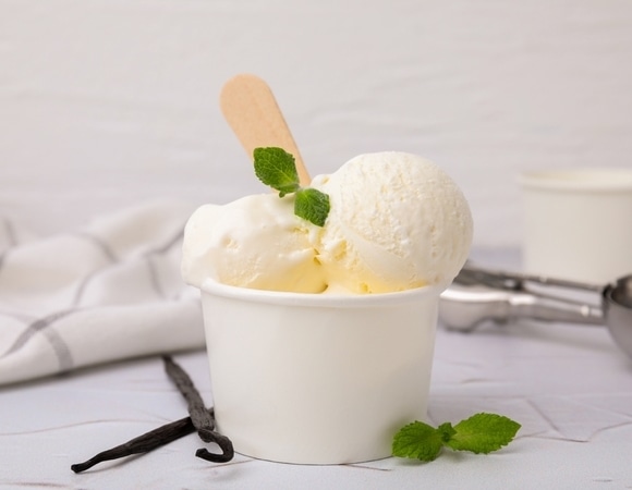 Почему после мороженого снова хочется есть? Диетолог объяснила эффект "инсулиновых качелей"