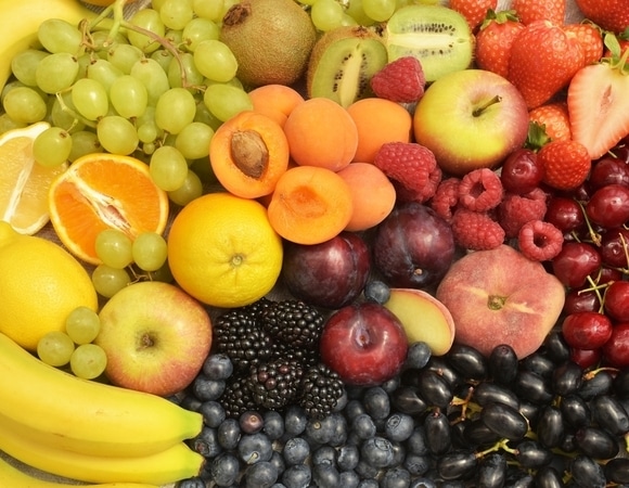 "Вечеринка" в кишечнике: гастроэнтеролог объяснил, чем опасно переедание фруктов и ягод
