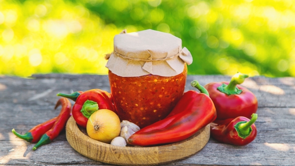 Готовим настоящий кавказский деликатес: без этого состава аджика — не аджика, а одно название Готовим настоящий кавказский деликатес: без этого состава аджика — не аджика, а одно название