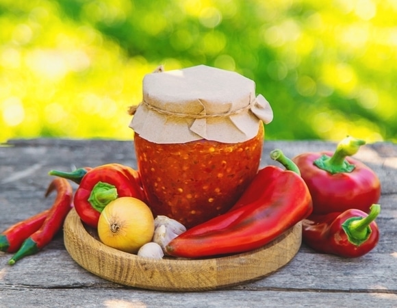 Готовим настоящий кавказский деликатес: без этого состава аджика — не аджика, а одно название Готовим настоящий кавказский деликатес: без этого состава аджика — не аджика, а одно название