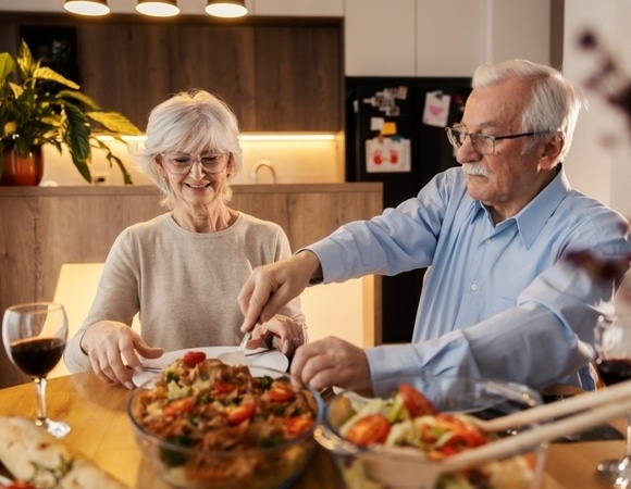 Секрет здоровья — не в таблетках, а в тарелке: 3 диеты, которые продлевают жизнь