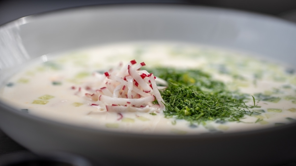 Врач назвала тех, кому нельзя есть окрошку — дело не только в колбасе Врач назвала тех, кому нельзя есть окрошку — дело не только в колбасе