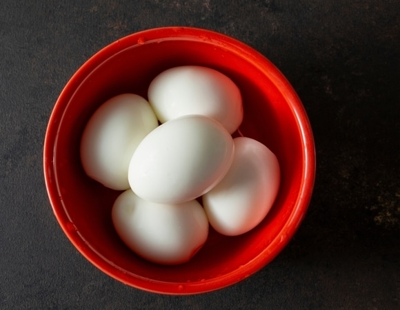 Роковая ошибка при варке яиц: почему их нельзя сразу бросать в ледяную воду Роковая ошибка при варке яиц: почему их нельзя сразу бросать в ледяную воду