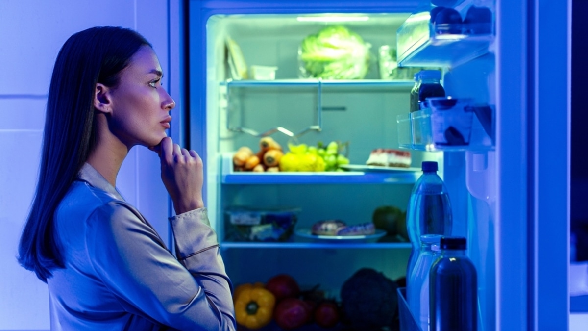 Что будет на самом деле, если плотно поужинать на ночь: врачи развеяли все мифы  