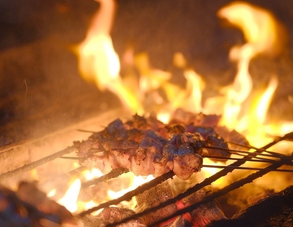 И мясо "фу", и со здоровьем беда: как понять, что вы взяли опасный розжиг для мангала — 5 признаков 