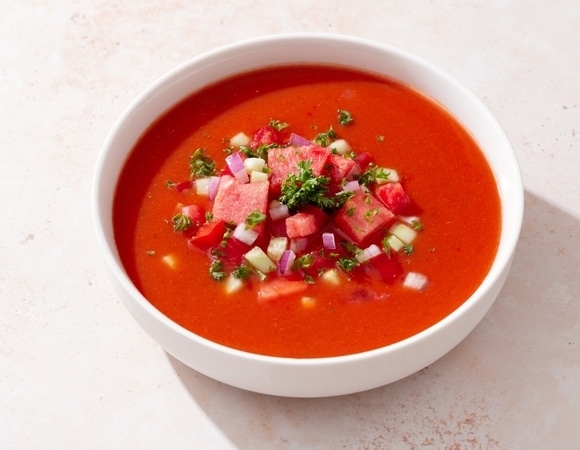 Арбуз — теперь "первое", а не десерт: шеф-повара раскрыли рецепт главного хита этого лета