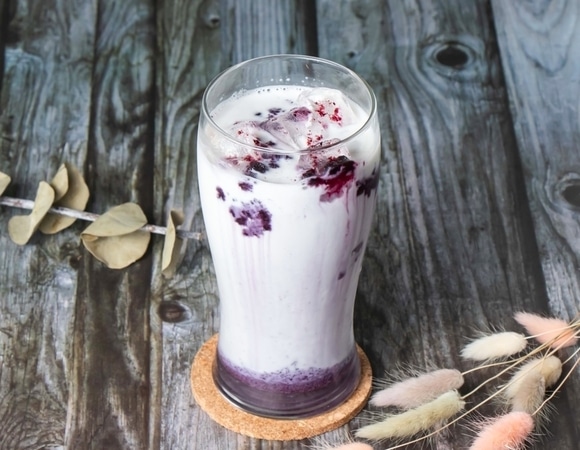 Черничный латте: летний тренд с пользой для здоровья