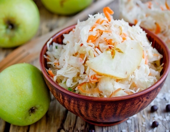 Врач сказала, почему зимой захочется квашеной капусты и моченых яблок — повод заготовить Врач сказала, почему зимой захочется квашеной капусты и моченых яблок — повод заготовить