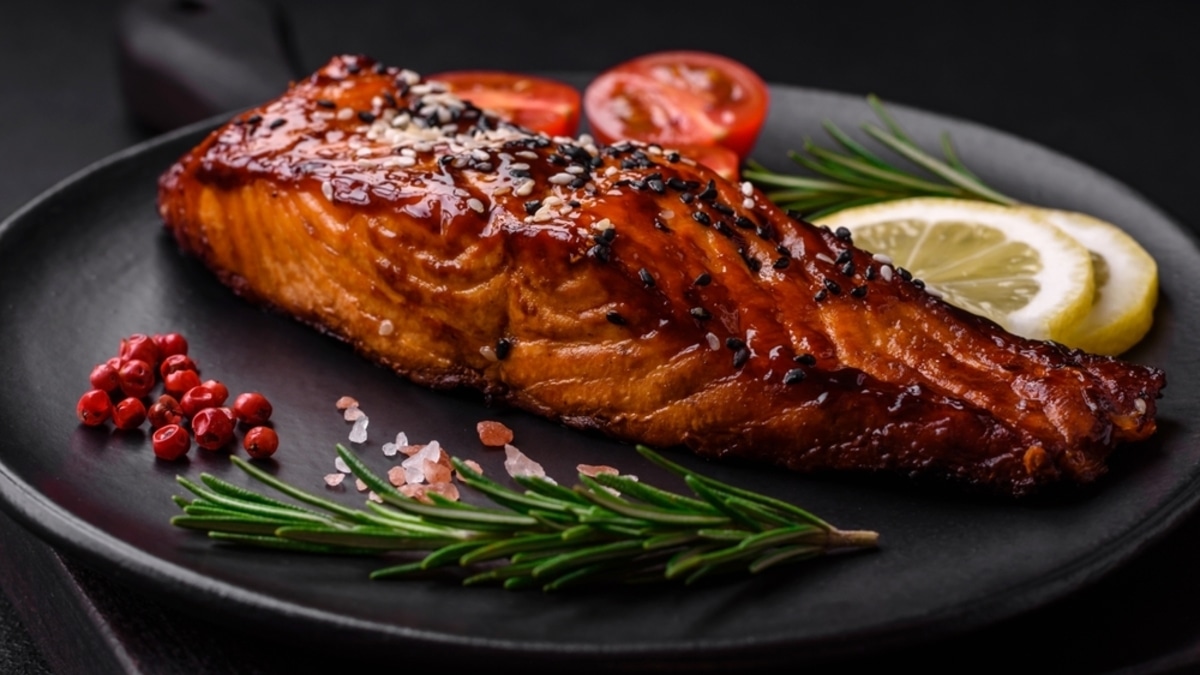 Темная полоска в стейке лосося: можно ли ее есть и что это вообще такое?