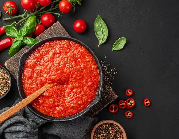 Всегда ели ложками: вспомнили рецепт аджики, от которой невозможно оторваться — секрет в сливах