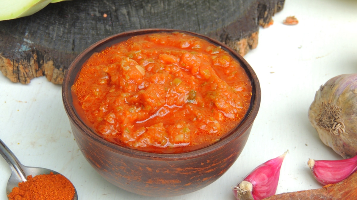"Заготовка-хит": рецепт той самой аджики из кабачков, которая зимой улетает первой