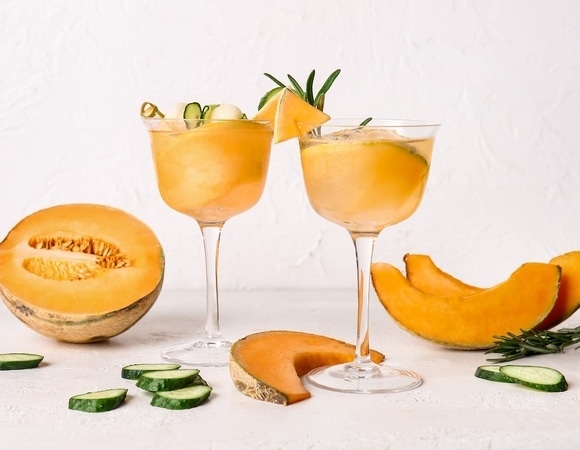 Купили дыню, но уже "не лезет"? Самое время опробовать рецепт ароматного дынного ликера Купили дыню, но уже "не лезет"? Самое время опробовать рецепт ароматного дынного ликера