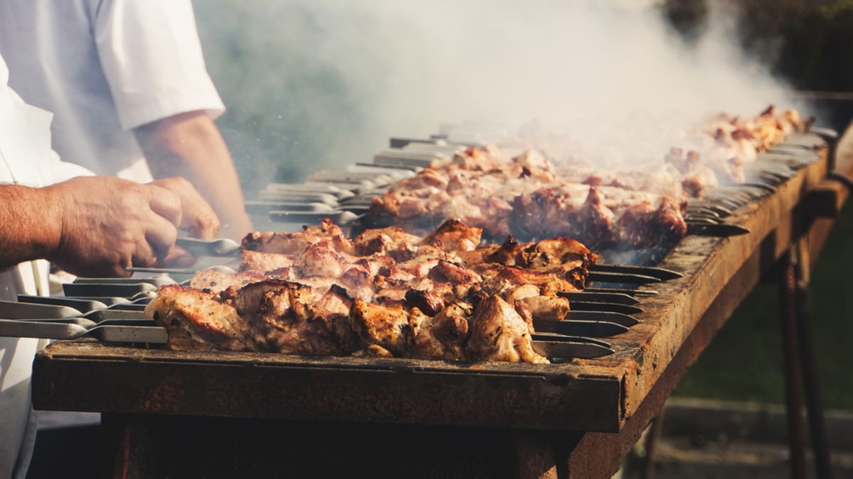 Пока мы спорим о маринаде, в Китае создали институт шашлыка: сработало бы это у нас?
