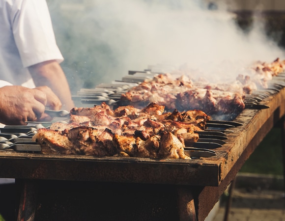 Пока мы спорим о маринаде, в Китае создали институт шашлыка: сработало бы это у нас?