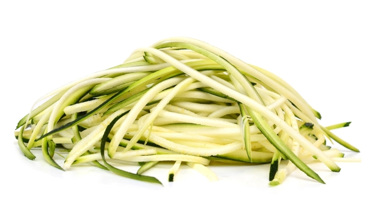 Кабачковые "феттуччине" по-корейски: вирусный рецепт, который готовится, пока кипит чайник