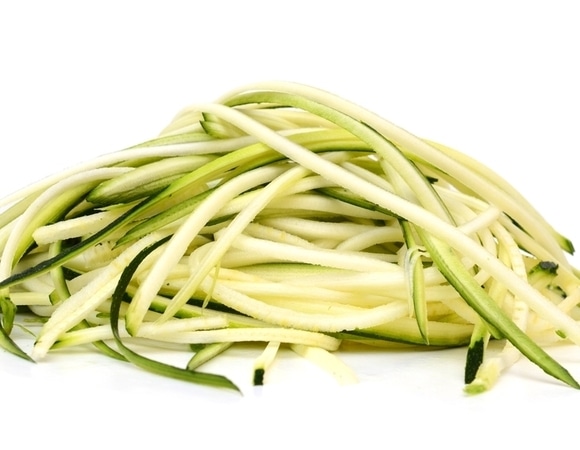 Кабачковые "феттуччине" по-корейски: вирусный рецепт, который готовится, пока кипит чайник