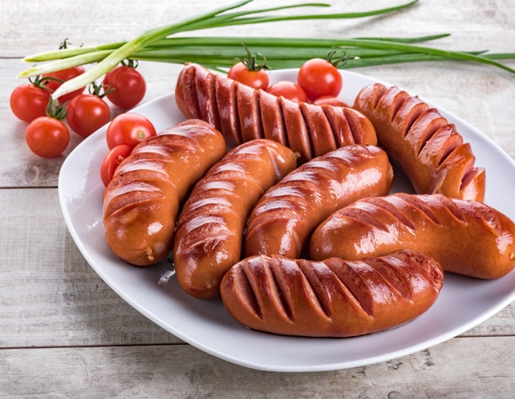 Снимать или нет? Можно ли есть оболочку от сарделек и как почистить ее за 5 секунд Снимать или нет? Можно ли есть оболочку от сарделек и как почистить ее за 5 секунд