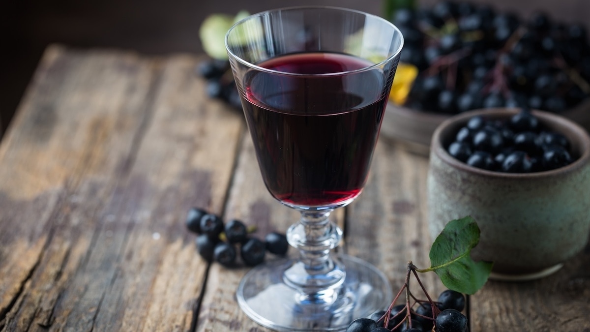 Что можно сделать из черноплодной рябины? Выбрали рецепт, который согреет зимой Что можно сделать из черноплодной рябины? Выбрали рецепт, который согреет зимой