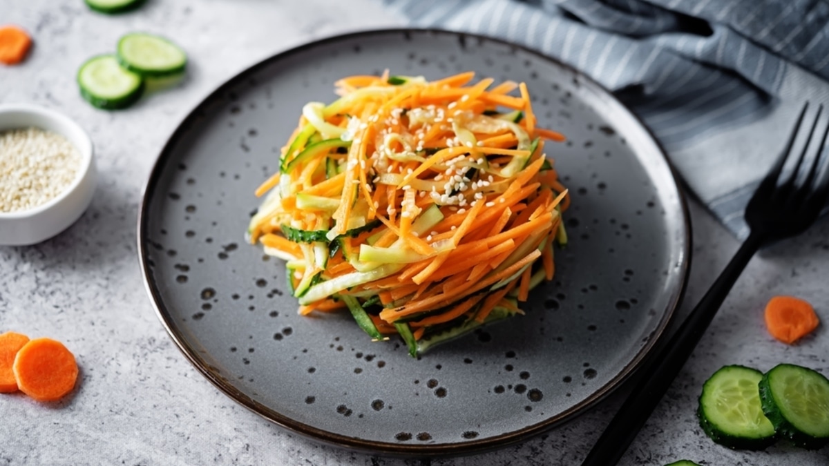 Когда гости на пороге: как сделать вкусную закуску из огурцов в пакете быстро и просто