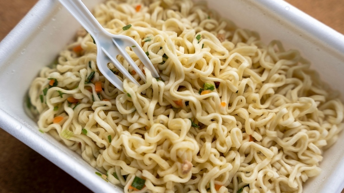 Как превратить лапшу быстрого приготовления в "нормальную" еду — есть один способ