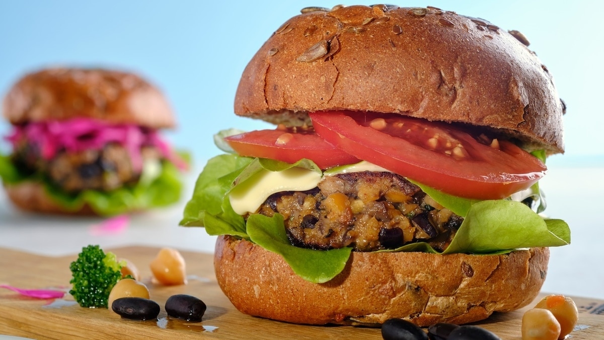 Диетолог назвала незаменимый ингредиент для полезных бургеров