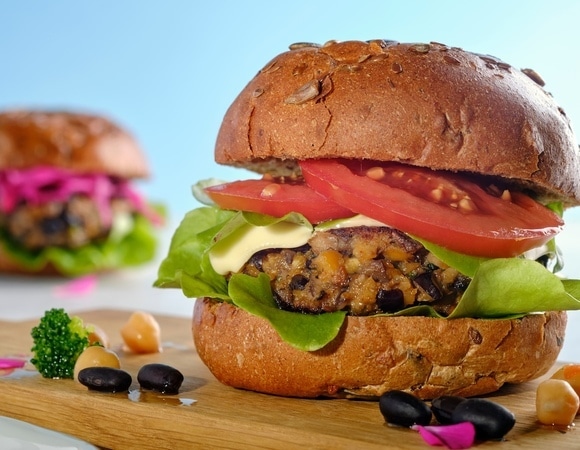 Диетолог назвала незаменимый ингредиент для полезных бургеров