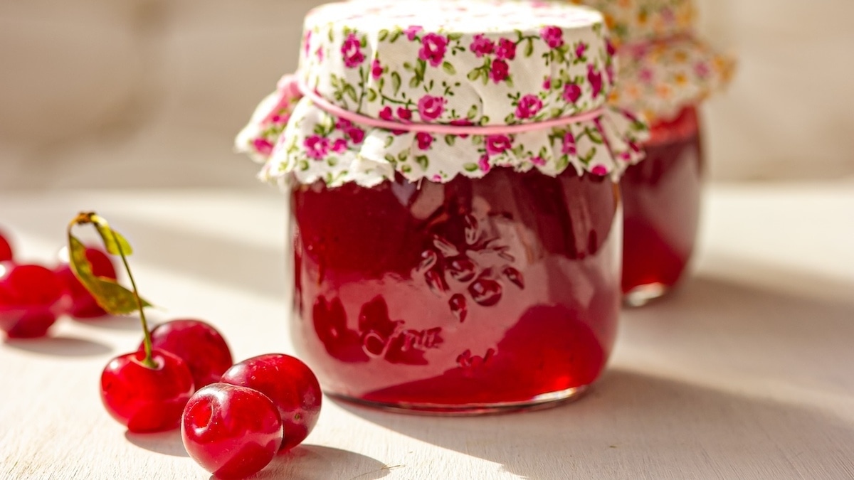 "Цвет обалденный": что добавить в вишневое варенье, чтобы оно не бледнело — совет опытных хозяек 