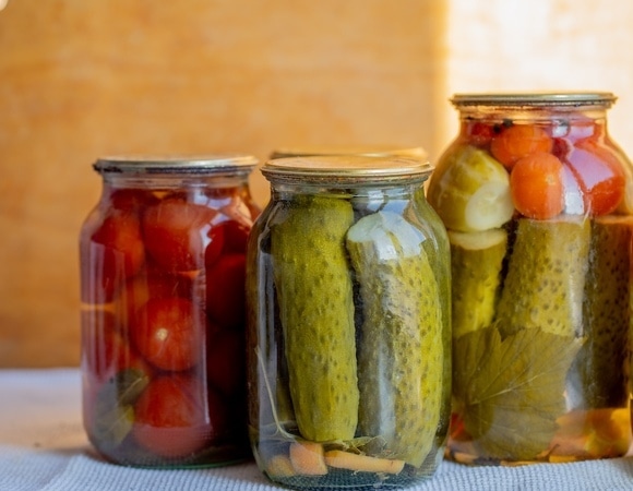 Диетолог Гинзбург объяснил, когда огурцы и помидоры ускоряют старение