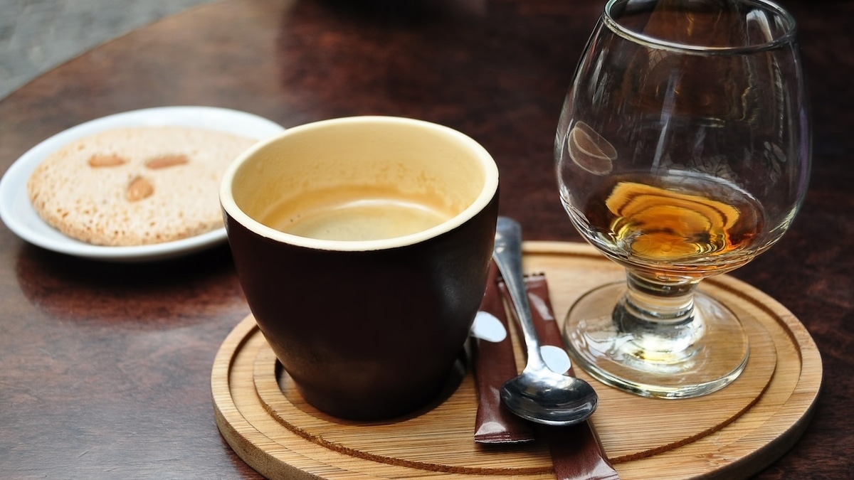 "Пострадать может даже молодой человек": эти 3 напитка летом кардиологи считают смертельно опасными