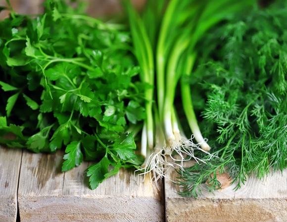 Одна ложка соли: шеф-повара раскрыли главный секрет чистой зелени