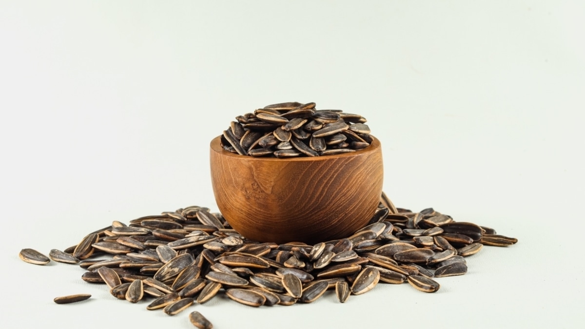 Почему врачи бьют тревогу и советуют навсегда отказаться от семечек? Почему врачи бьют тревогу и советуют навсегда отказаться от семечек?