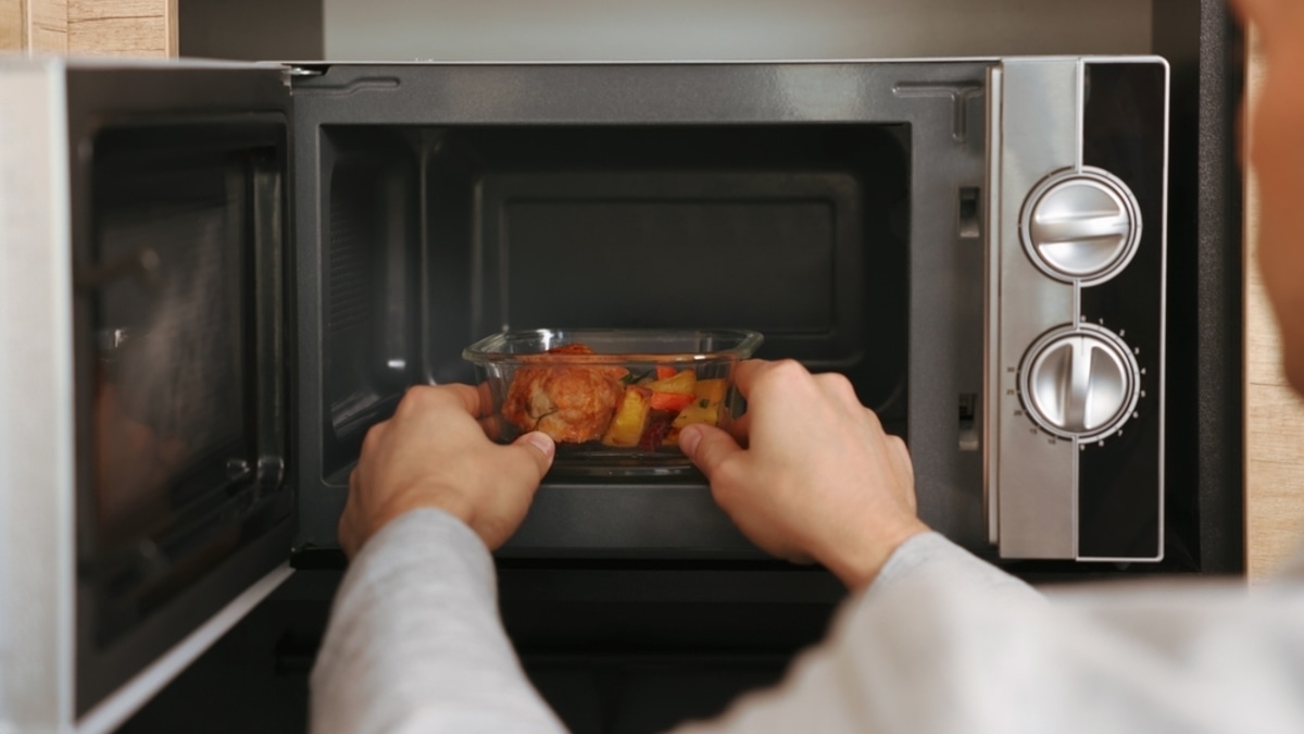 Отравление из-за тарелки риса: раскрыта главная опасность микроволновки, о которой вы не знали 