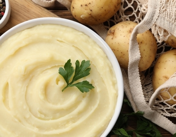 Забудьте про кастрюлю: почему для идеального пюре картофель не варят — секрет шеф-повара