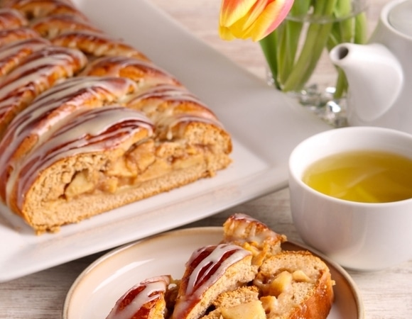 Вкуснее шарлотки, а готовится вдвое быстрее: этот яблочный рулет запросто станет новым "дежурным десертом"