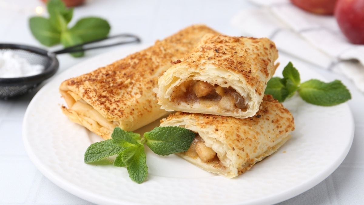 "На завтрак с кофейком — чудесно": раскрыт рецепт "ленивого штруделя", для которого не нужно даже тесто