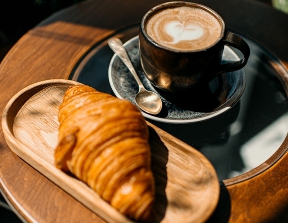 Почему после завтрака вы чувствуете себя разбитым? Ответ: вы начинаете день не с тех продуктов