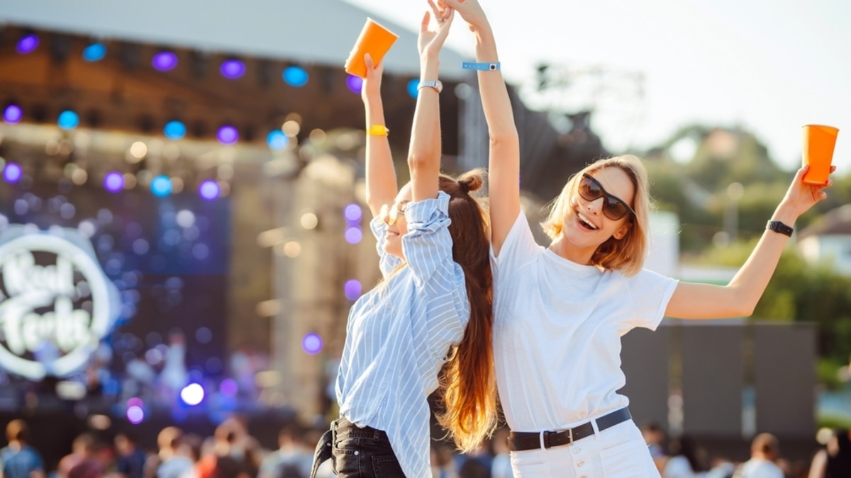 Забудьте о стрессе: в России создали напиток, который активирует "гормон счастья"